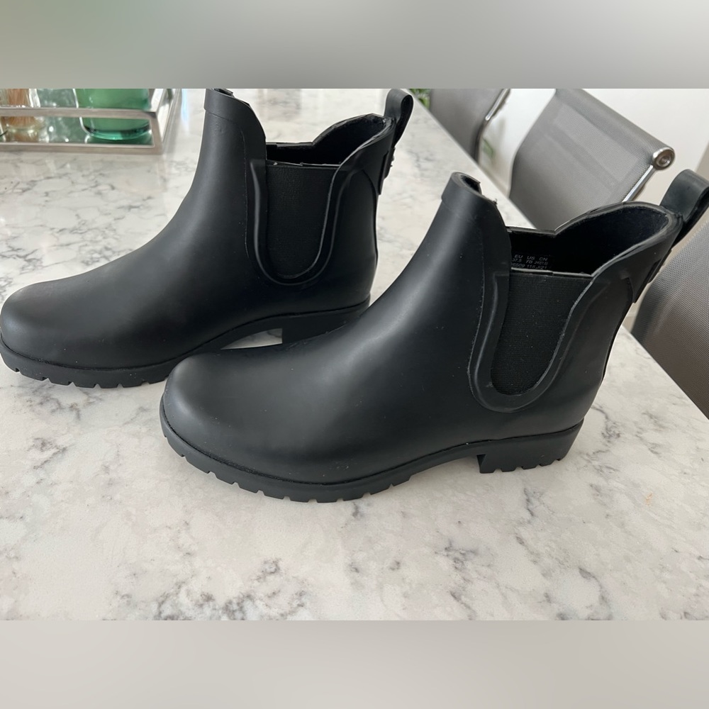 Stuart Weitzman Reign rubber new boots size 7